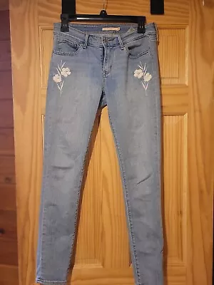 Womens Levi's Size 28  • $11.99