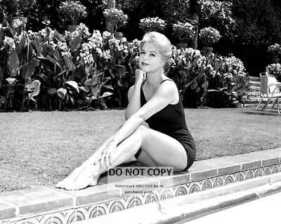 Actress Martha Hyer - 8x10 Publicity Photo (zy-320) • $8.87