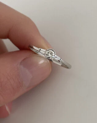£525 • Buy 18ct White Gold Baguette & Round Cut Diamond Ring 18K 750.