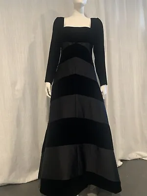 Vintage Oscar De La Renta Black Satin & Velvet Gown Size 6 • $289
