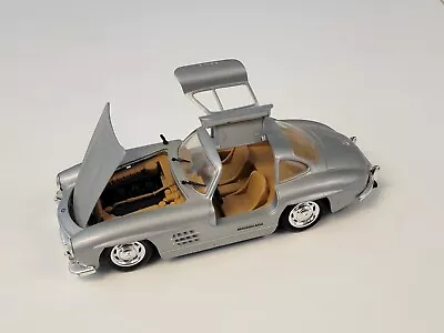 REVELL 1954 Mercedes-Benz 300 SL Gullwing Diecast Model Car 1:24 Scale • $16