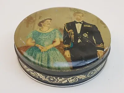 Queen Elizabeth 2 Coronation Huntley & Palmers Biscuit Tin FREE UK P&P • £12