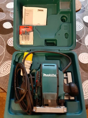 £110 • Buy Brand New Makita Router 110v - RP0900 - With Case And Extras