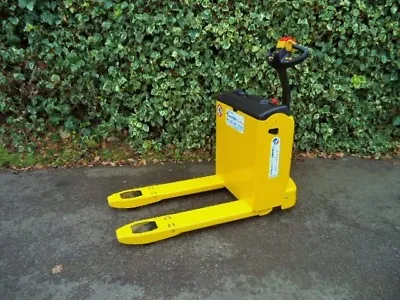 £1950 • Buy Yale MP16 Compact Electric Power Pallet Truck / Forklift