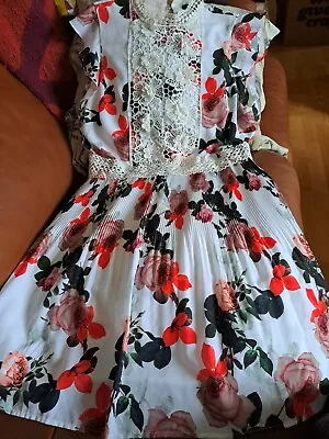 Myleene Klass Ladies Size 16 White Red Floral High Neck Dress Crochet  Pleats  • £5.99