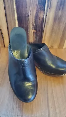 UGG Abbie Leather Slip On Heeled Mule Clog Shoe Black Women Sz 10  70's Style • $29.99