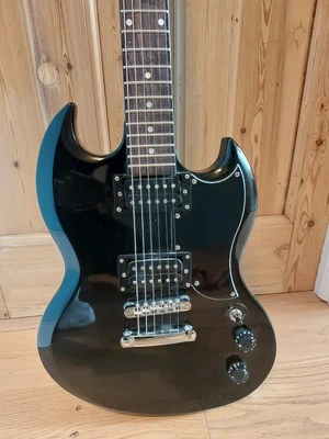 £50 • Buy Harley Benton Student Electric Guitar 6 String Black 22 Fret Volume Tone Control