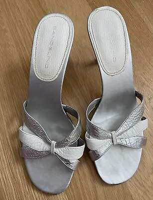 Bandolino~7.5M~Open Toe Pumps Shoes~Kitten Heel~Silver White~Leather~Vintage 00s • $29.99