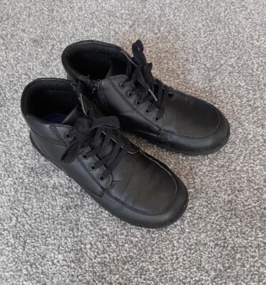 £2 • Buy Boys Black School Shoes, Size 4