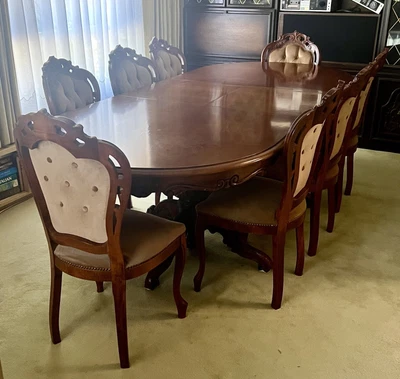 $800 • Buy Solid Wood Vintage Dining Table And 6 Matching Chairs