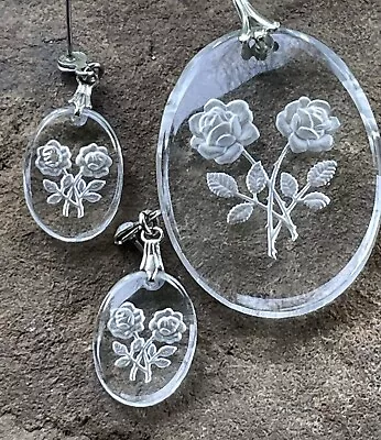 Vintage Glass Intaglio Jewelry Set Flowers Earring Pendant Necklace • $28.50