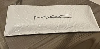 BN MAC ZIP MAKE-UP / Cosmetic Bag Long White Gloss Zip Xmas 2023 • £12.99