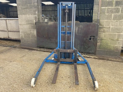£570 • Buy Mobile Barlow Stacker Forklift Pallet Truck Lift 350kg To 9’6” 475+vat £570