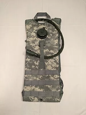 NEW - US Military Molle II Hydration System Carrier WITH 100oz/3L Bladder ACU • $15