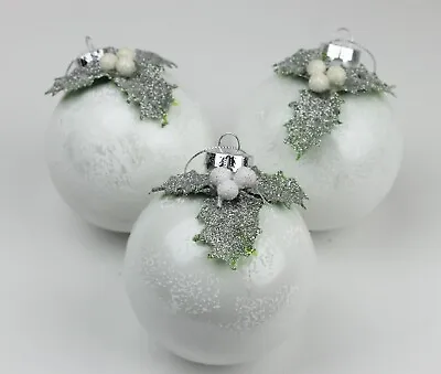 £10.99 • Buy Gisela Graham Christmas Frosted White Glass Bauble With Holly Decoration X 3