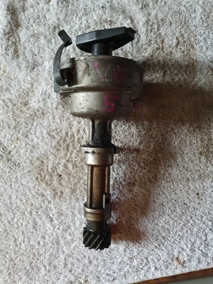 $220 • Buy Bosch V8 Holden Commodore Distributor Model 92061407