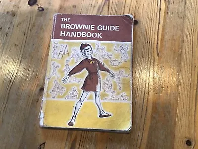 Vintage The Brownie Guide Handbook  Edition 1972 Collectable - Free P&P • £10