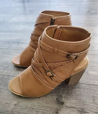 Maurices Faux Leather Peep Toe Heel Zip Ankle Booties Sz 8.5M Strappy Tan • $12.95