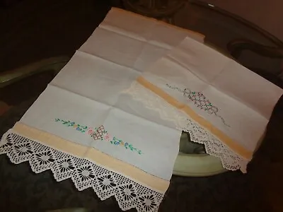 2 Vintage Embroidered Floral Linen Hand Towels 3  Lace Edge 17x32 Ivory SWEET! • $5.95