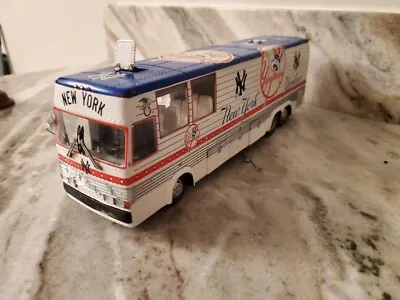 $125 • Buy Danbury Mint The New York Yankees Team Bus/Pre-owned