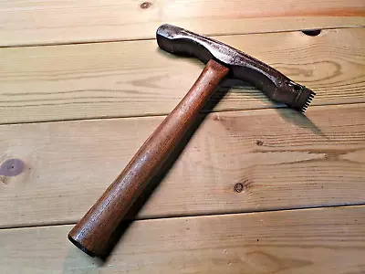 Vintage Single Scutch Hammer Old Hand Tool Mason Builder Brick Workshop Comb • $21.46