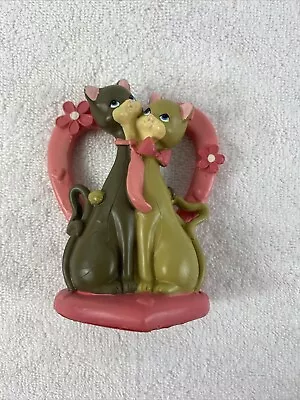 Siamese Cats In Love Hugging Kitsch Pink Heart Figurine 4.5” Polystone Vintage • $8.97