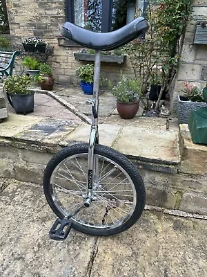 Unicycle (Voltige) • £5