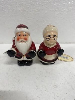 Mr And Mrs Kissing Santa Claus Salt And Pepper Shakers #a4 • $9.99