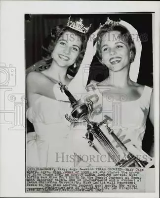 1961 Press Photo Mary Moore Crowns Miss Texas Linda Loftis In Beaumont Texas • $19.99