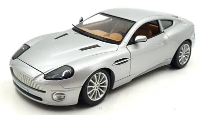 Burago 1/18 Scale Diecast DC18722A Aston Martin Vanquish - Silver With Case • £89.99