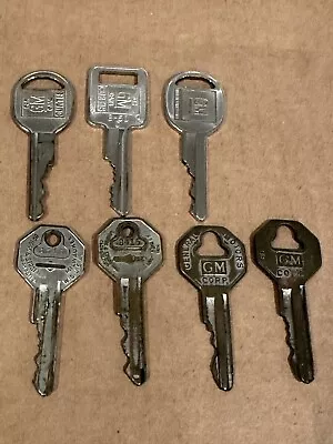 Vintage General Motors Corp GM Keys Set Of 7 • $15