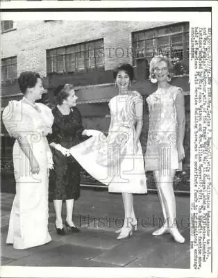 1961 Press Photo Mmes. Carlos Romulo Douglas MacArthur At NY Fashion Show • $19.99