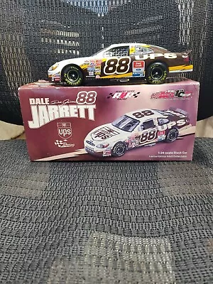 2002 Dale Jarrett #88 UPS Ford Taurus 1/24 Action NASCAR Diecast Box Has H2O DMG • $24.80