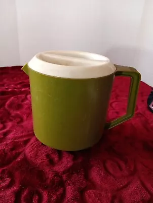 Vintage RUBBERMAID  Green 1  1/2 (1.5) Quart Pitcher With Lid • $12