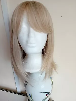 Medium Blonde Shoulder Length Wig • £10