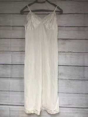 Vintage Vanity Fair Ivory Full Slip Dress Womens Size 38 Lace Trim Nightgown • $20