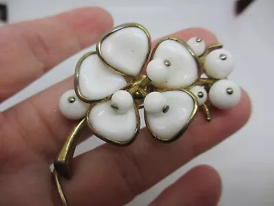 Beautiful Vtg Signed Trifari Milk Glass Flower & Bead Brooch/pin-nr! • $24.99