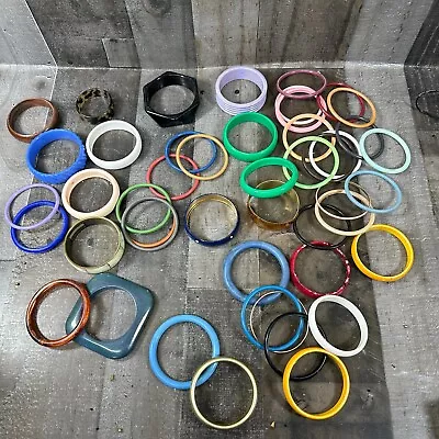 Lot Of  Vintage Plastic Bangle Bracelets Multiple Colors - Some Lucite? Metal • $42.49