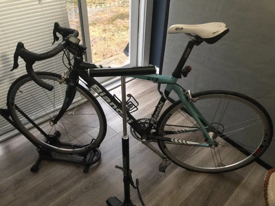 $875 • Buy Road Bike Avanti Lightweight Carbon Fibre + Free Pump