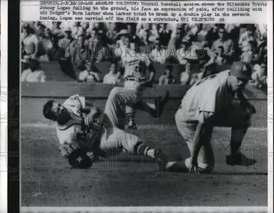 1959 Press Photo Milwaukee Braves Shortstop Johnny Logan Falling To Ground • $19.99