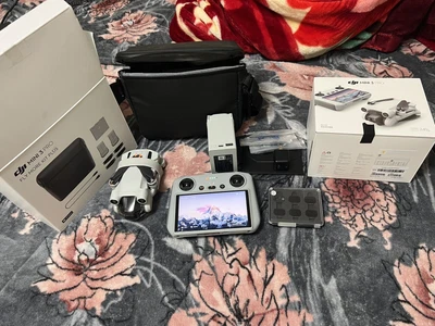 $1150 • Buy DJI Mini 3 Pro Camera Drone Fly More Plus