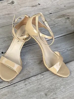 Via Spiga Women's Leesa Sandal Size 7.5 Nude Tan Patent Heel Dress Shoe Strappy • $40.50