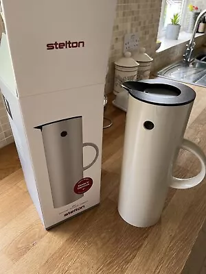 Stelton 1.1 Litre Cream Vacuum Jug (Danish Erik Magnussen Design) Black Lid • £20