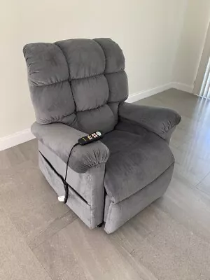 La-Z-Boy Smoke Gray Rocker Recliner Lazy Boy Chair Chairs Lazyboy Recliners • $700