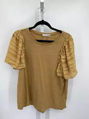 Size Large Misses Short Sleeve Shirt • $11.50