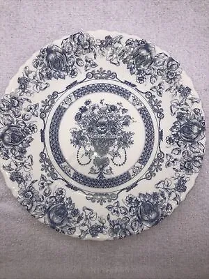 $19.99 • Buy Vintage Arcopal Honorine 10.5  Scalloped Edge Dinner Plates Blue White~ France