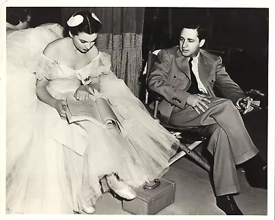 Mervyn Leroy Vivien Leigh Backstage Waterloo Bridge 1940 Movie Still 8x10 Photo • $39.99