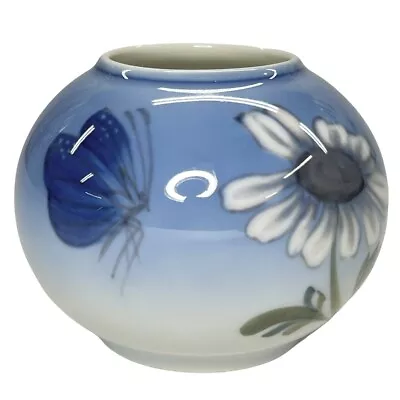 Vintage 1980-84 Royal Copenhagen Porcelain 2683 42C Daisy Butterfly Vase • $40