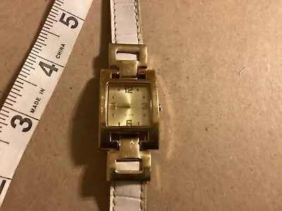 Watch Lady Quartz - New Battery - Runs - Silver Face - White Leather Band  • $9.99