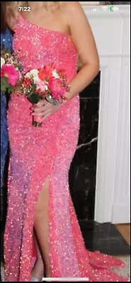 Prom Dress Size 4-6 • $550